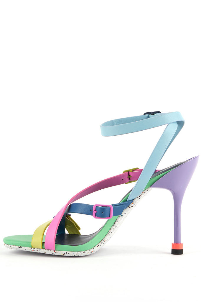 SIA STRAPPY HI |RESORT