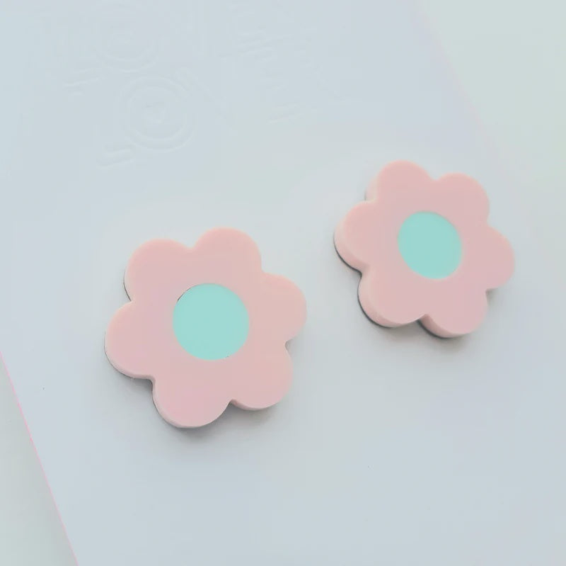 DAISY STUD | BLUSH-MINT